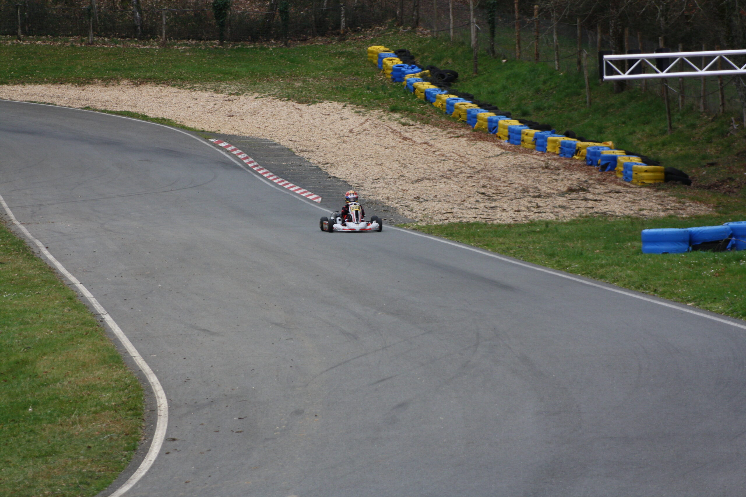 Kylian Mourlhon à l'entraînement au Karting du Périgord, à Teyjat en Dordogne, sur son kart Sodi Mini 60